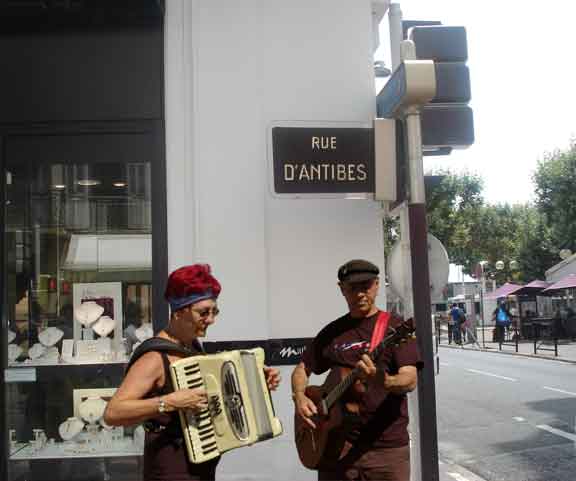 musicians at Rue d'antibes in Cannes